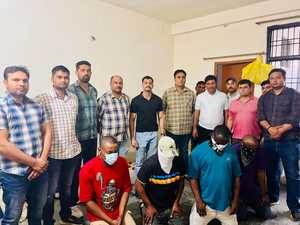 ड्रग्स फैक्ट्री का भंडाफोड़, 4 विदेशी गिरफ्तार, 200 करोड़ का माल बरामद